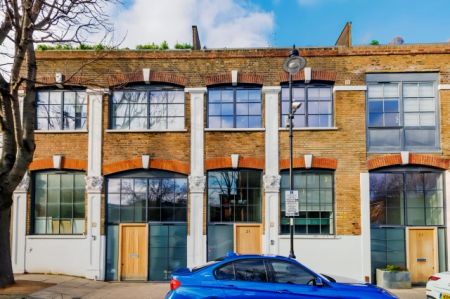 4 Bedroom 4 Bathroom - Photo 5