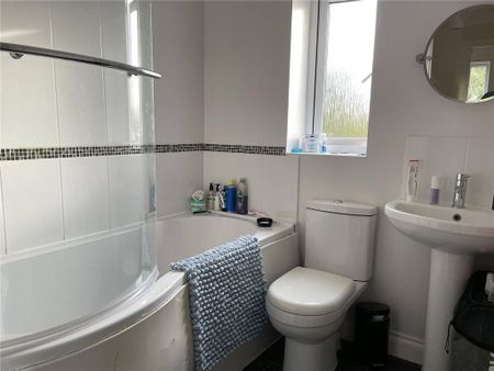 3 bedroom end of terrace house to rent - Photo 3