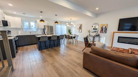 Elegant Open-Concept Condo in Prime Niagara Falls Location - Photo 2