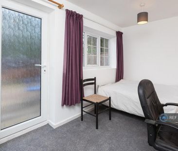 5 bedroom detached house to rent - Photo 2