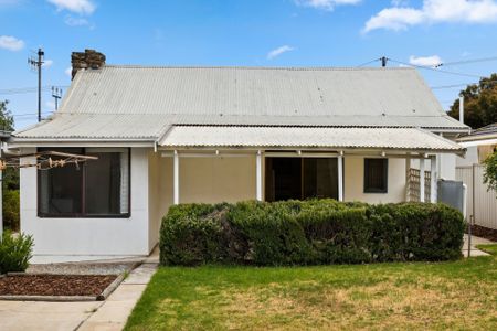 32 Ozone St, Victor Harbor SA 5211 - House For Rent | Domain - Photo 2
