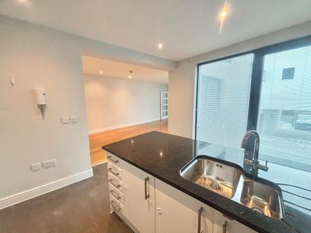 4 bedroom detached house to rent - Photo 3