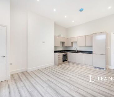 3 bedroom flat to rent - Photo 5