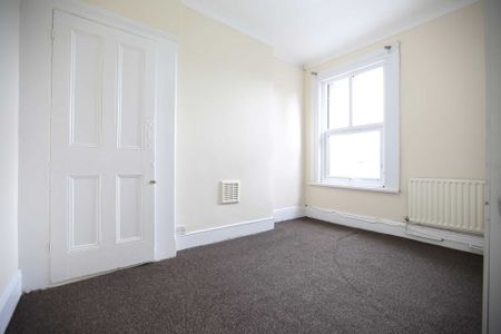 Price £1,700 pcm - Available Now - Unfurnished - Photo 2