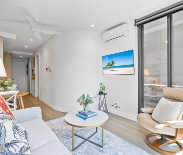 Stunning Retreat in Port Melbourne's Premier Address - Photo 3