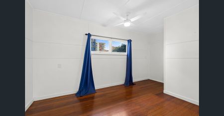 Spacious Two-Storey Home in the Heart of Palm Beach - 6 Month Lease - Photo 4