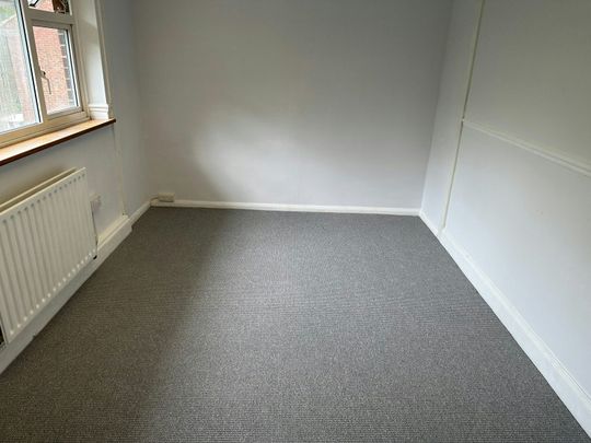 Flat to rent on - Photo 1