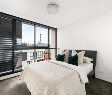 Effortless Inner-City Living with city skyline views - Photo 2