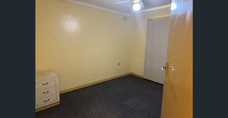 Comfortable 3-Bedroom House Close to City - Photo 4