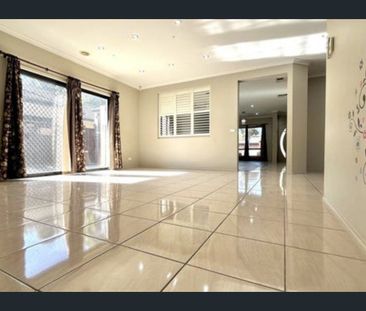 Spacious Four-Bedroom Family Home in a Convenient Epping Location - Photo 3