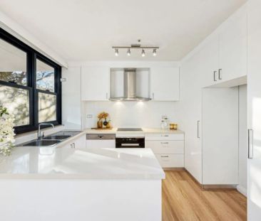 Private Sunlit Sanctuary In Superb Garden Setting - Photo 1