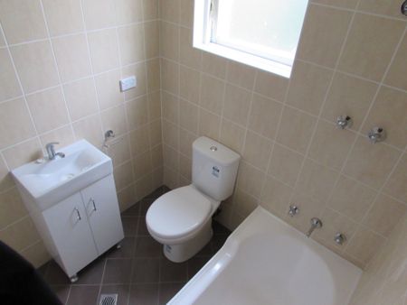 Convenient 2 bedroom unit - Photo 5