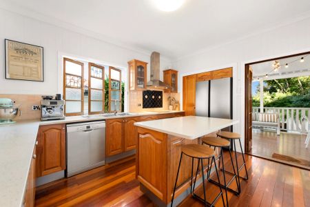 A Charming Family Home in a Leafy Holland Park West Pocket - Photo 5