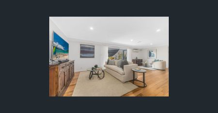 Luxury Spacious Oasis Home with Pool!! Private Booking ONLY - Photo 3