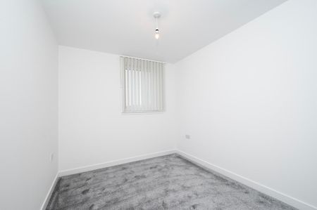 2 Bedroom, Unfurnished, Second Floor Apartment with Secure Car Parking - Photo 3