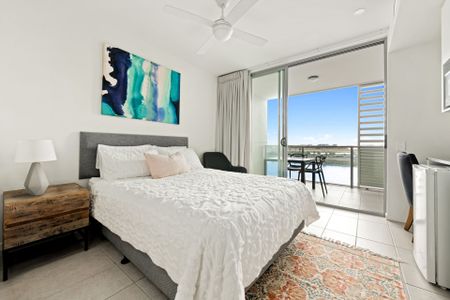 Waterfront Studio Unit in Great Location - Photo 4