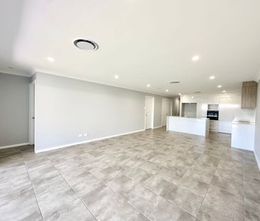 Contemporary Family Haven with Premium Finishes in Gilead - Photo 3