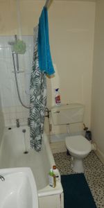 1 bed Studio Apartment - To Let - Photo 3