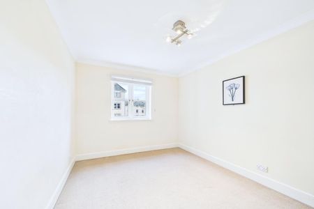 3 bedroom flat to rent - Photo 3