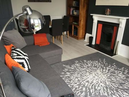 2 bedroom flat to rent - Photo 2