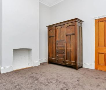 Charming & Conveniently Located Home – Just Minutes from the City - Photo 2