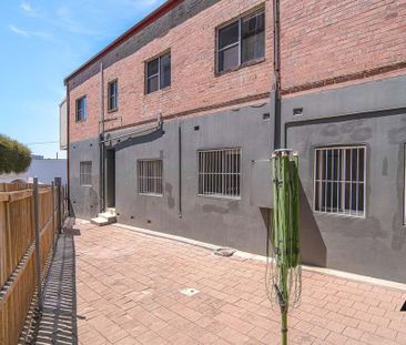 Beautifully Renovated Two Bedroom Apartment - Photo 1