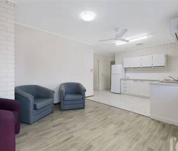 Room Only for Rent in two-bedroom Southport unit - Photo 1