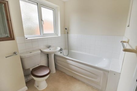 1 bedroom semi-detached house to rent - Photo 3
