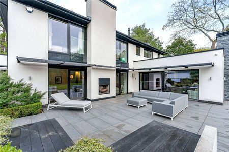 An outstanding contemporary home in one of the North West's most exclusive residential areas. - Photo 5