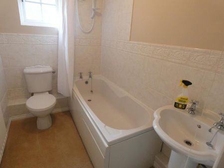 3 bedroom detached house to rent - Photo 2
