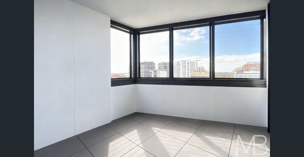 MODERN & STYLISH LIVING WITH EVERYDAY CONVENIENCE - Photo 1