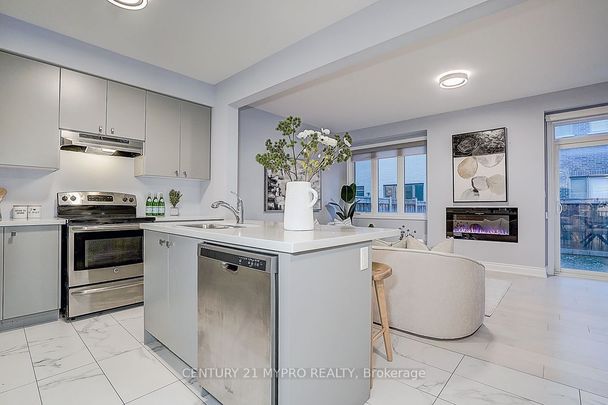 For Lease - 33 Mallery Street, Richmond Hill, Ontario - Photo 1