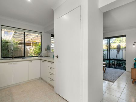 Gloriously Sun Filled Spacious Home - Photo 2