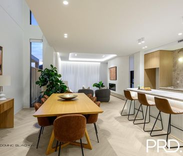 Double Brick, Double Luxury, Minutes to the Station - Photo 4