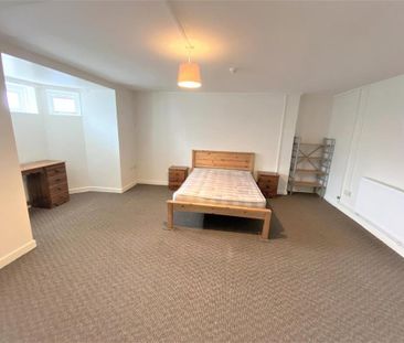 3 bedroom flat to rent - Photo 2