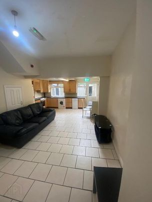 Great House, 137 University Avenue, Queens University Quarter, Belfast, BT7 1GY - Photo 1
