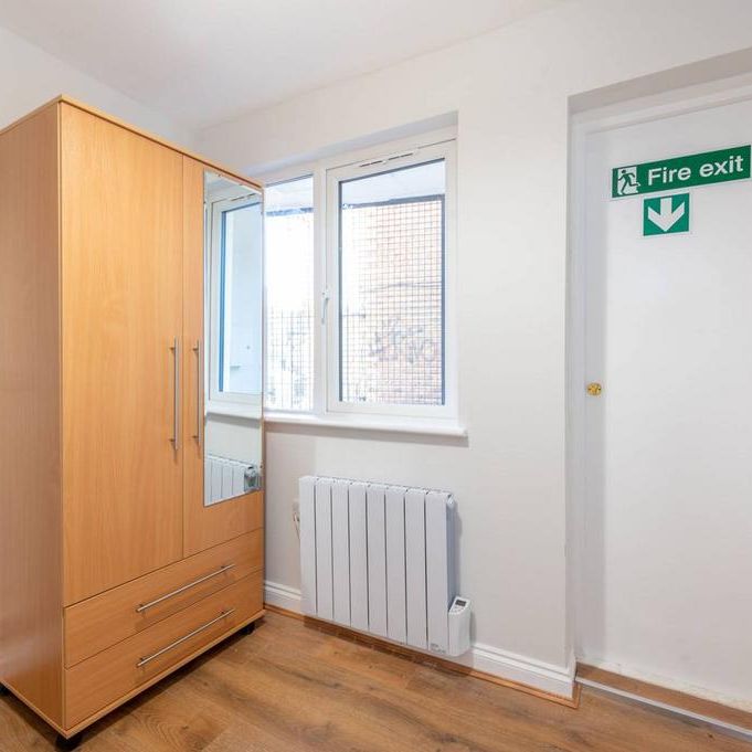 Studio to rent - Photo 1