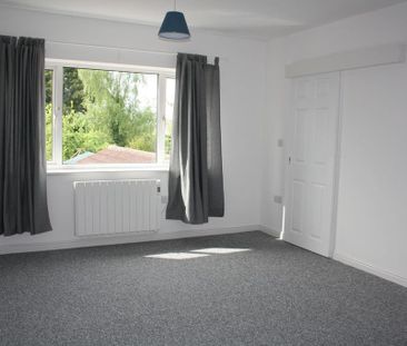 3 bedroom flat to rent - Photo 2