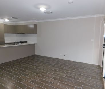 Modern Family Home - Photo 5