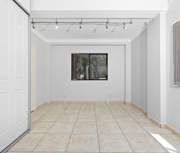 Large 2 Bedroom Half House - Photo 2