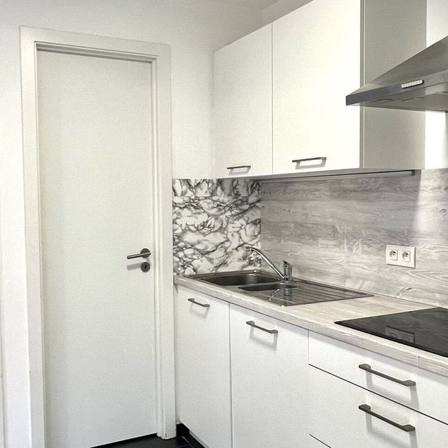 Appartement te huur in Vorst voor € 1.000 met 1 slaapkamer - Photo 1