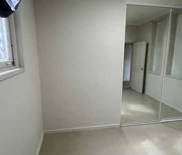 ONE WEEKS FREE RENT IF LEASED PRIOR TO XMAS BREAK!!! - Photo 4