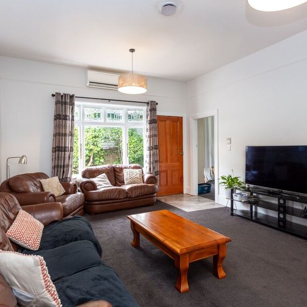 Spacious 4 bedroom family home - Photo 1