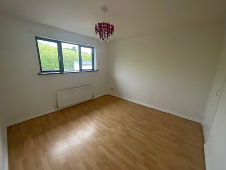 17 Glencairn Walk, Belfast , BT13 3TB - Photo 4