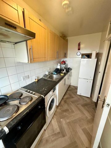 1 bedroom in a house share to rent - Photo 4