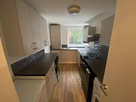 2 bedroom flat to rent - Photo 2