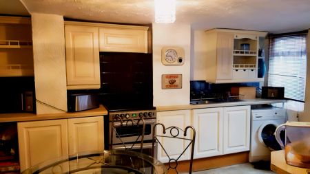 2 Bed 1 Bath - Photo 4
