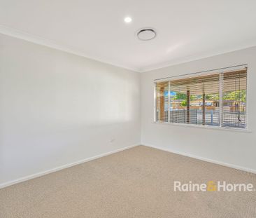 IMMACULATE FAMILY HOME - Photo 3