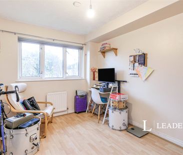 2 bedroom property to rent Parry Drive, Weybridge, KT13 - Photo 6