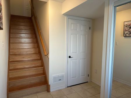 For Lease - 7 Hiscott Drive, Hamilton, Ontario - Photo 2